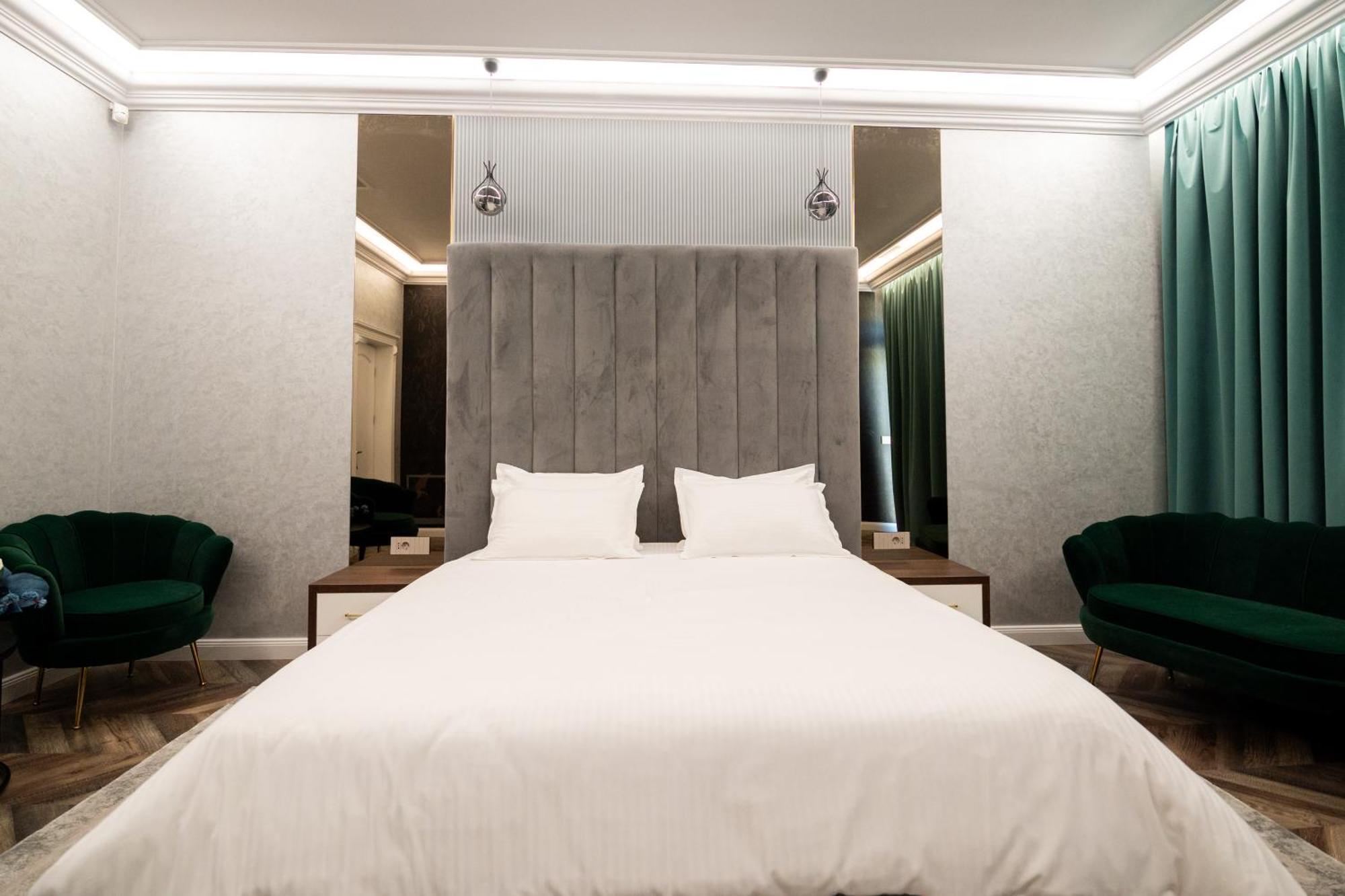 Hotel The Penthouse Vaslui Esterno foto