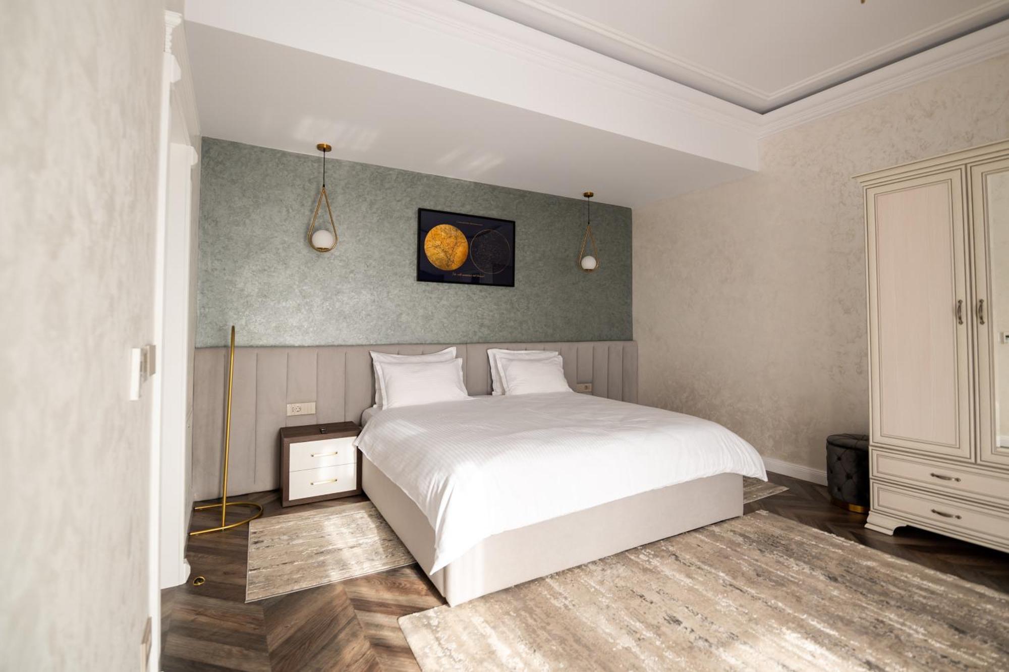 Hotel The Penthouse Vaslui Esterno foto