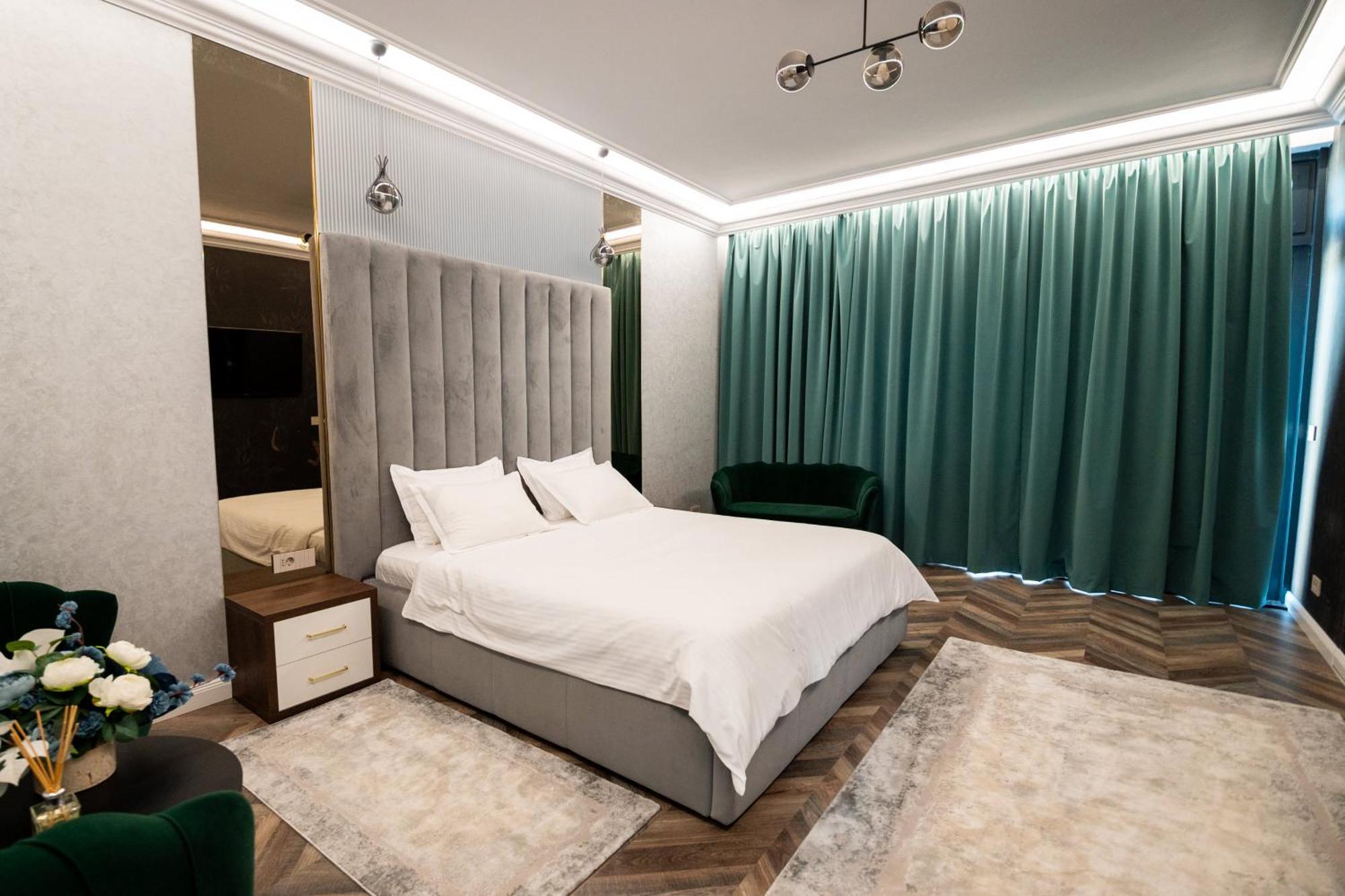 Hotel The Penthouse Vaslui Esterno foto