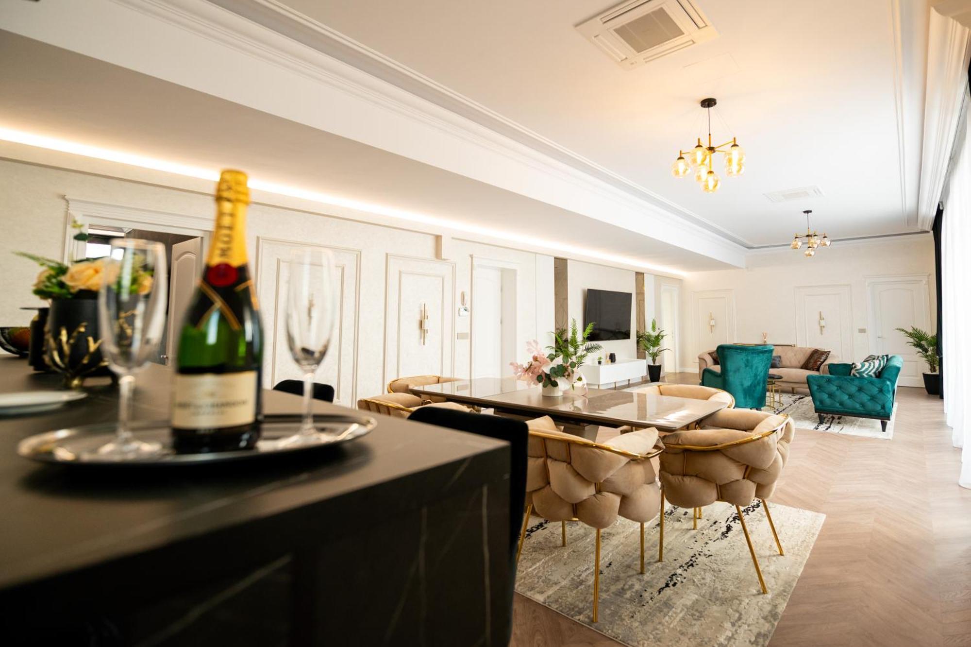 Hotel The Penthouse Vaslui Esterno foto