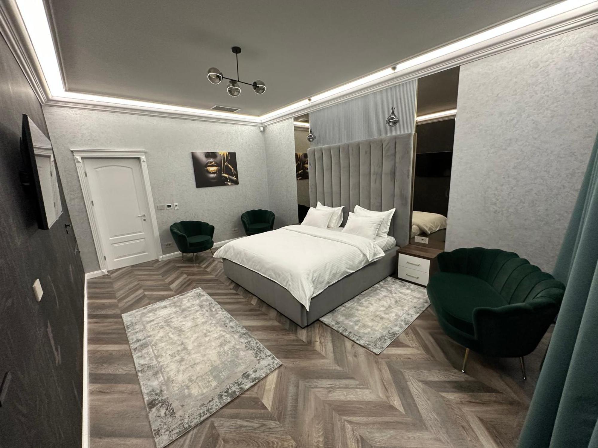 Hotel The Penthouse Vaslui Esterno foto